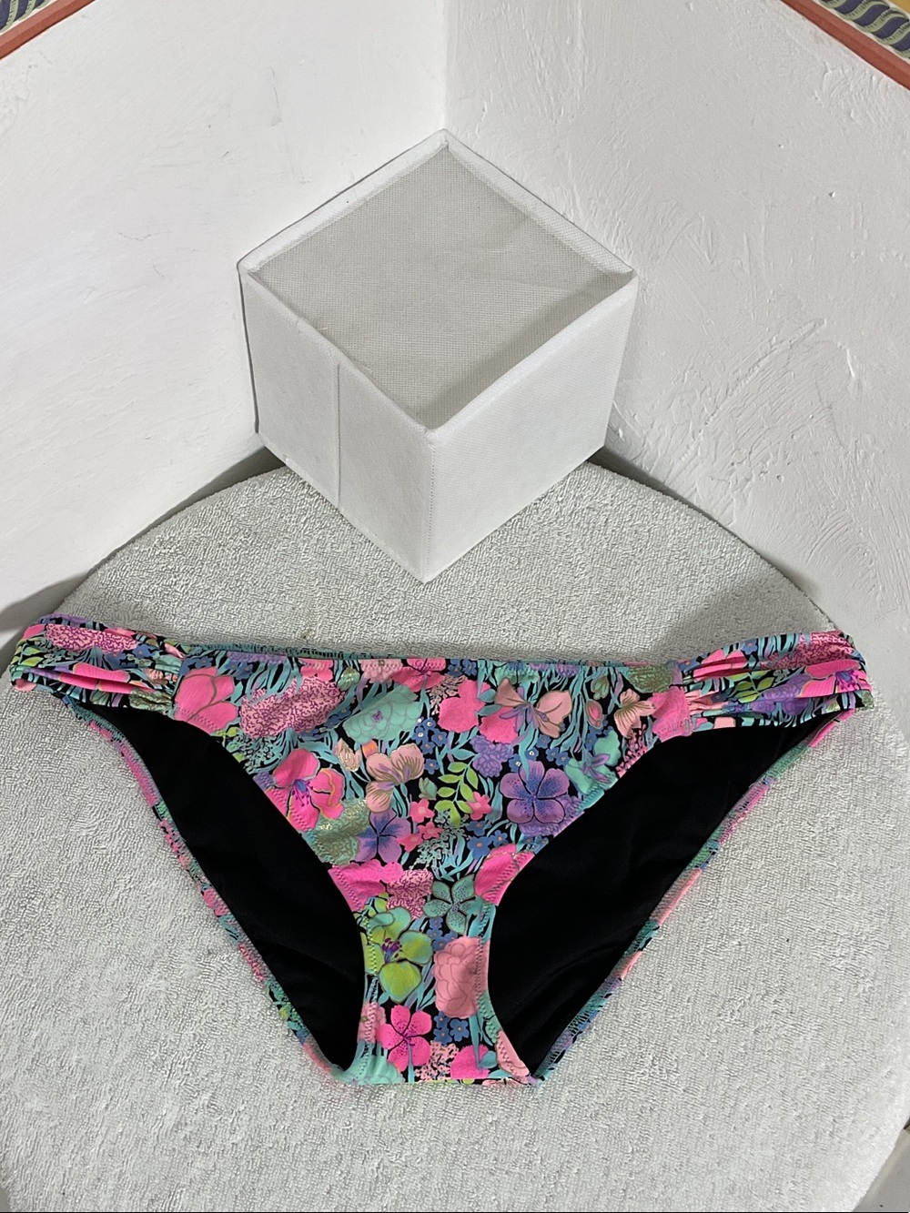 Victoria's Secret Floral Ruched Bikini Bottoms Gold Metallic Size L